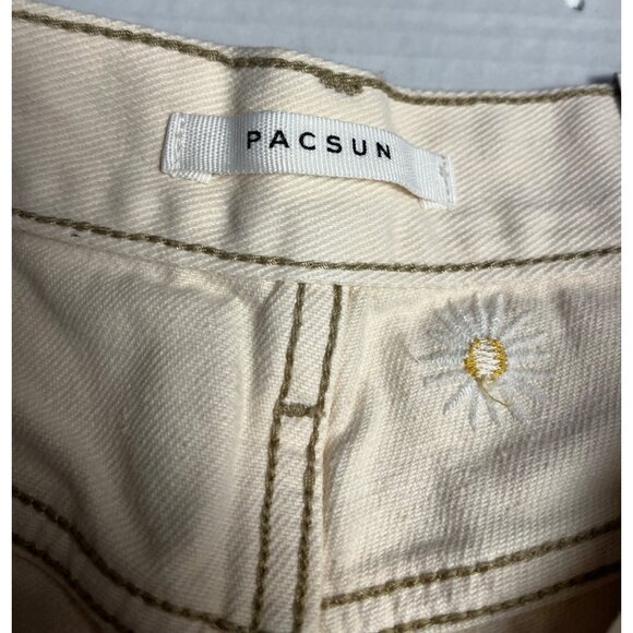 NWT- Ultra High Rise Daisy Embroidered Cream Denim Shorts By PacSun women’s 24 - Picture 11 of 15